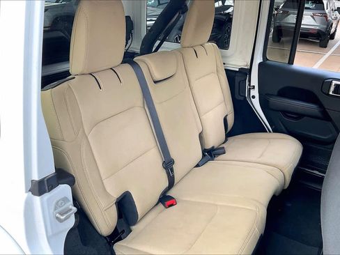 Used 2021 Jeep Wrangler Unlimited Sahara image 18
