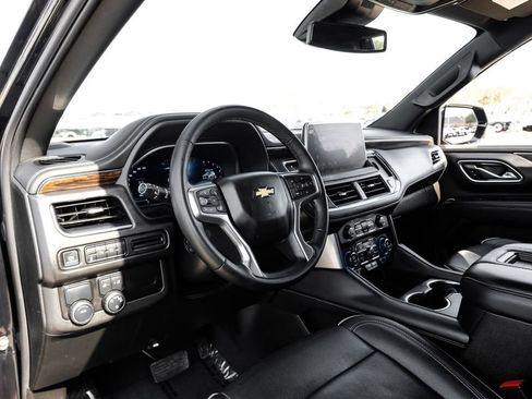 Used 2024 Chevrolet Suburban Premier image 2