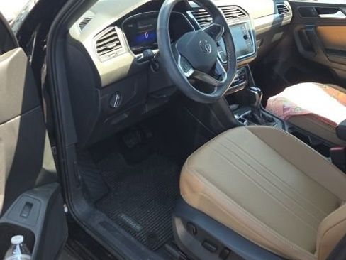 Used 2024 Volkswagen Tiguan SE image 10