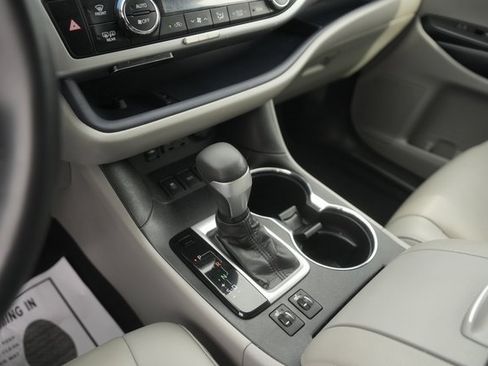 Used 2019 Toyota Highlander XLE image 28