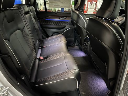 New 2025 Jeep Grand Cherokee Summit image 15