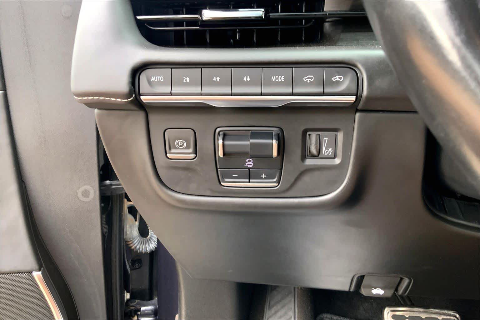 Used 2022 Cadillac Escalade Sport Platinum w/ Heavy-Duty Trailer Package AWD/4WD image 36