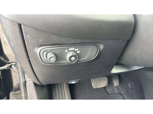 Used 2018 Chevrolet Equinox LT w/ Sun & Infotainment Package image 20