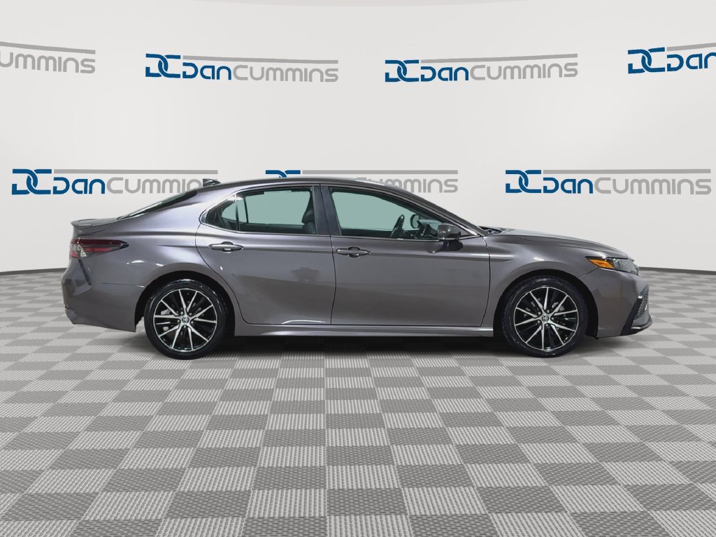 Used 2023 Toyota Camry SE FWD image 9