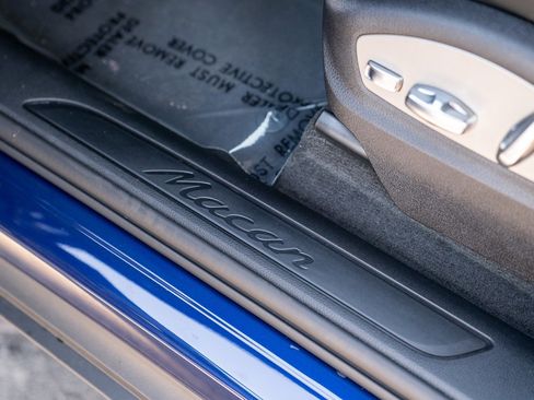 Certified 2026 Porsche Macan AWD/4WD image 12