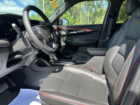 Used 2024 Chevrolet TrailBlazer RS FWD image 17