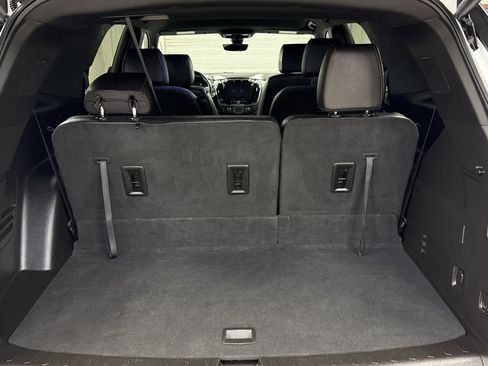 Used 2023 Chevrolet Traverse RS image 17