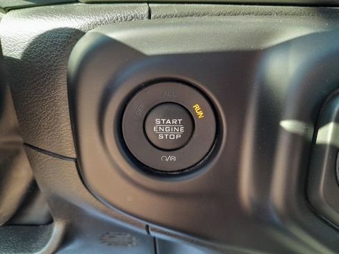 Used 2022 Jeep Gladiator Sport AWD/4WD image 19