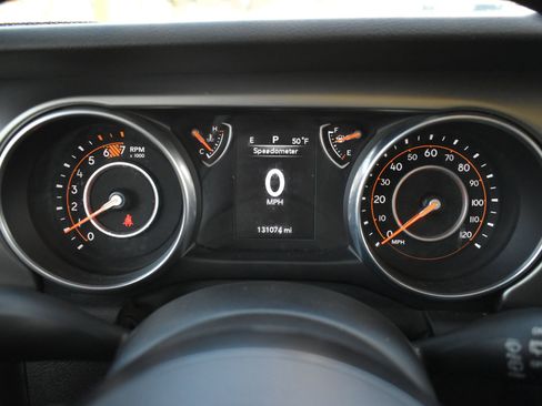 Used 2018 Jeep Wrangler Unlimited Sport image 31