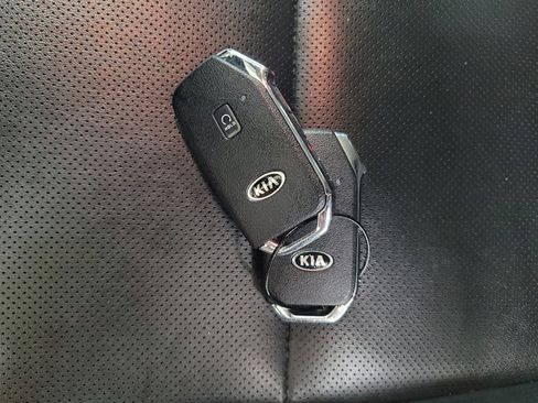 Used 2021 Kia Telluride LX AWD/4WD image 32