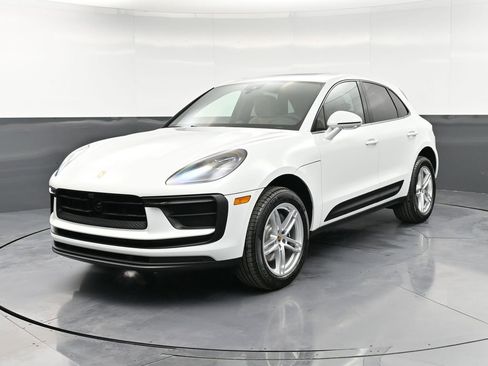New 2026 Porsche Macan Base image 6