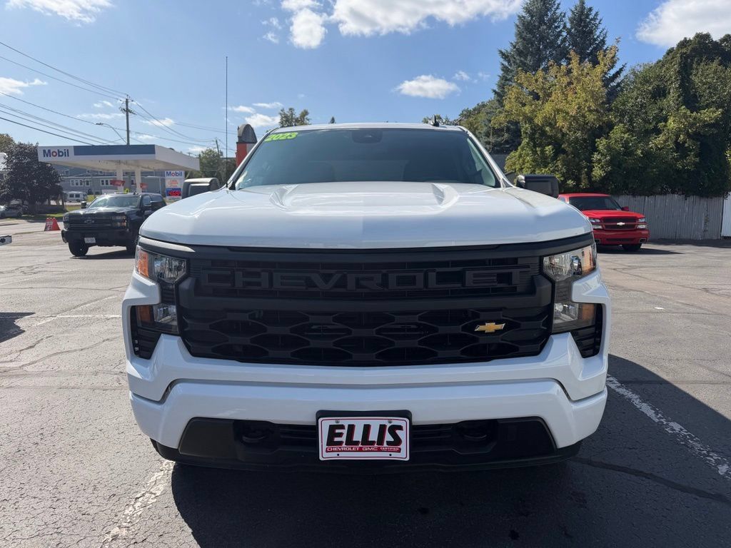 Used 2023 Chevrolet Silverado 1500 Custom AWD/4WD image 4