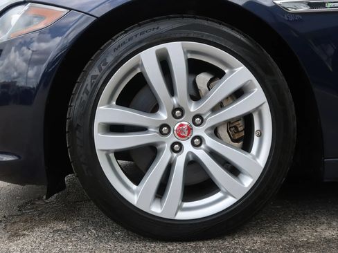 Used 2016 Jaguar XJ R-Sport RWD image 57