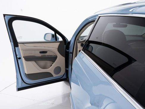Certified 2023 Bentley Bentayga Extended Wheelbase AWD/4WD image 10