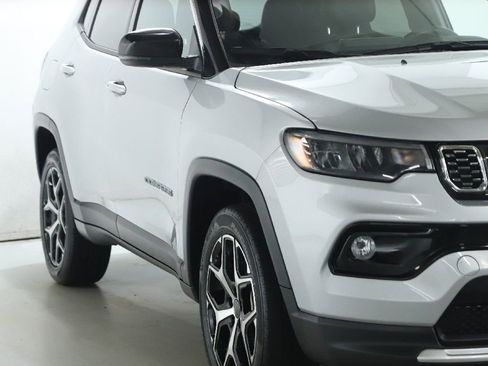 Used 2025 Jeep Compass Limited AWD/4WD image 9