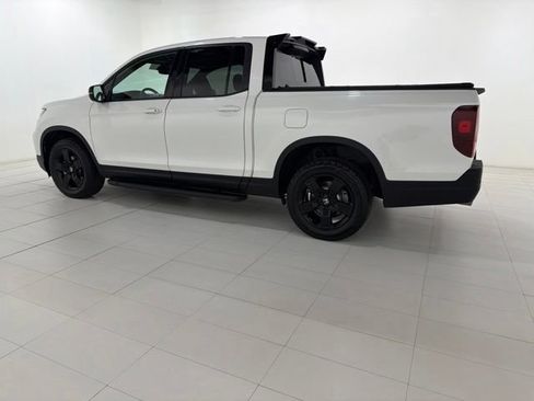 Used 2025 Honda Ridgeline Black Edition image 2