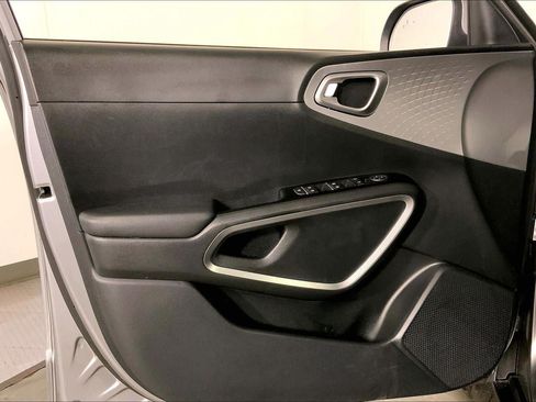 Certified 2025 Kia Soul LX w/ LX Technology Package FWD image 24