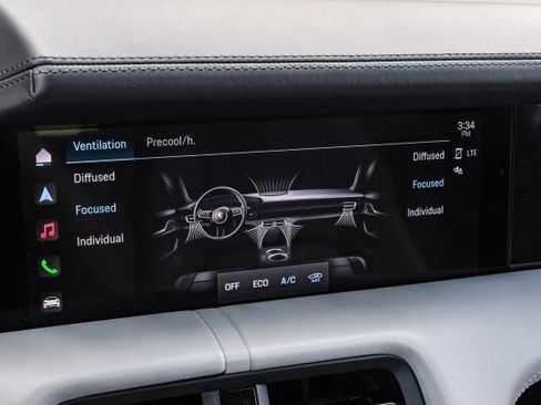 Used 2022 Porsche Taycan image 28