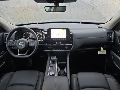 New 2025 Nissan Pathfinder SL w/ SL Premium Package image 11