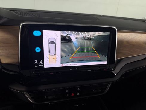 Used 2025 Volkswagen Atlas SE FWD image 19