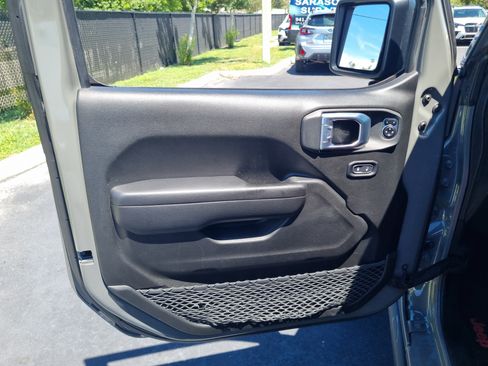 Used 2022 Jeep Gladiator Rubicon w/ Cold Weather Group AWD/4WD image 20
