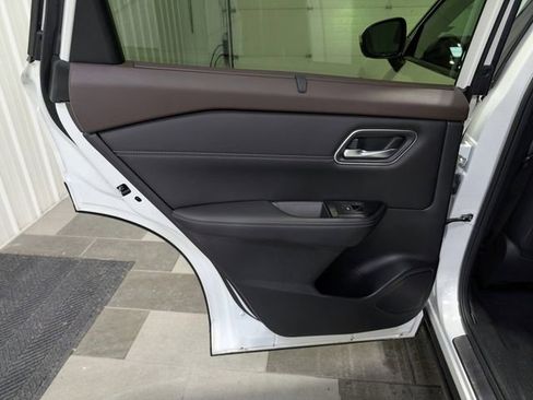 Used 2023 Nissan Rogue Platinum w/ Platinum Premium Package image 9