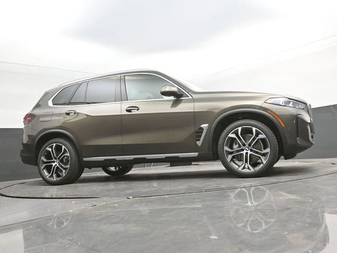 New 2026 BMW X5 sDrive40i image 53