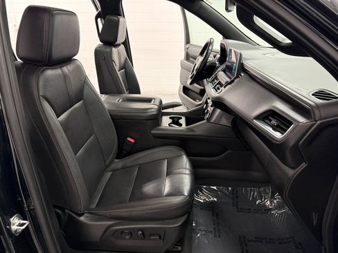 Used 2024 Chevrolet Suburban RST w/ Luxury Package image 19