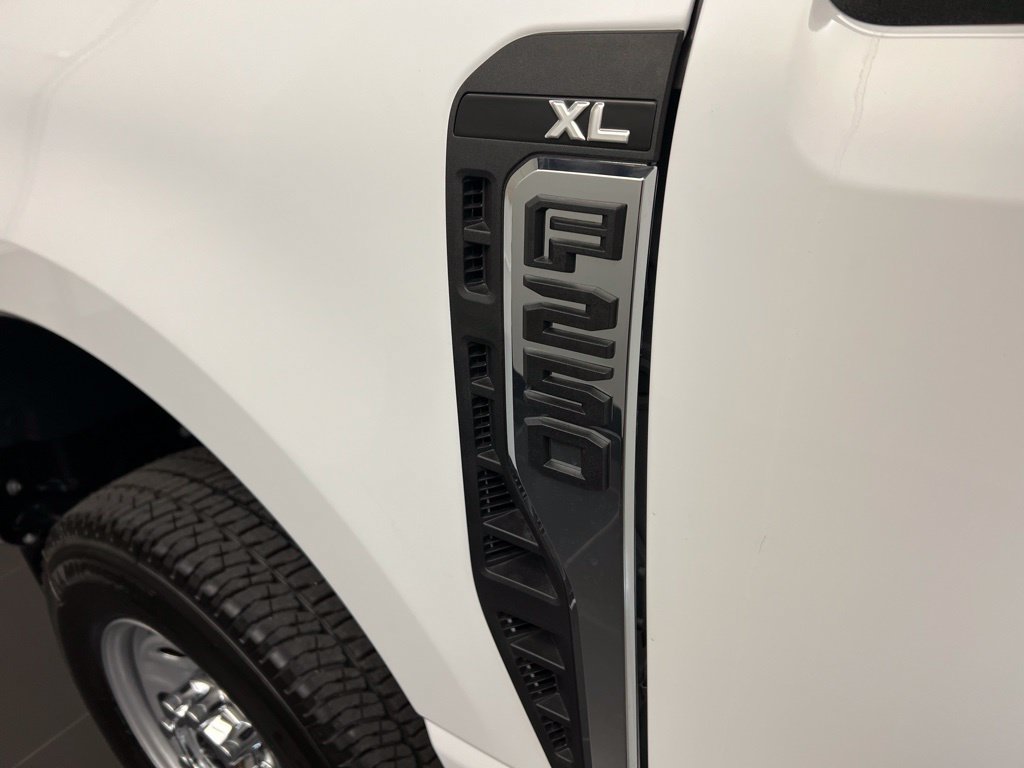 New 2026 Ford F250 XL w/ XL Chrome Package AWD/4WD image 25