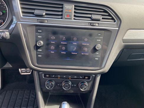Used 2021 Volkswagen Tiguan SE R-Line image 11