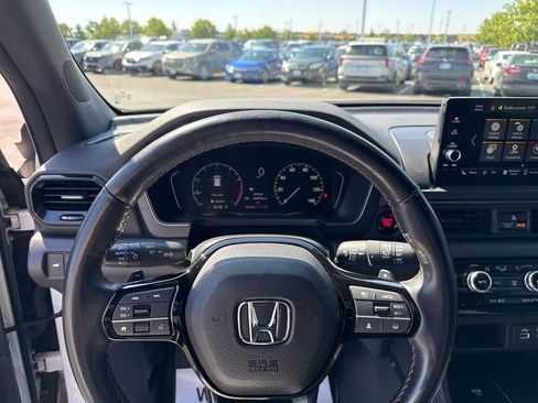 Used 2023 Honda Pilot TrailSport image 13