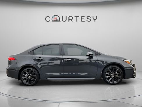 Certified 2025 Toyota Corolla SE image 6