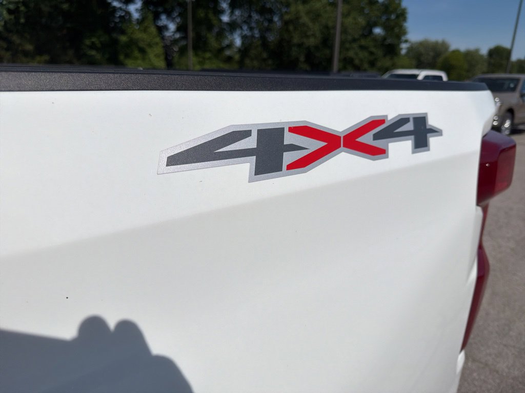 Used 2023 Chevrolet Silverado 1500 LT AWD/4WD image 10