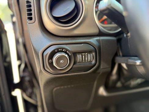 Used 2022 Jeep Wrangler Unlimited Sport AWD/4WD image 23