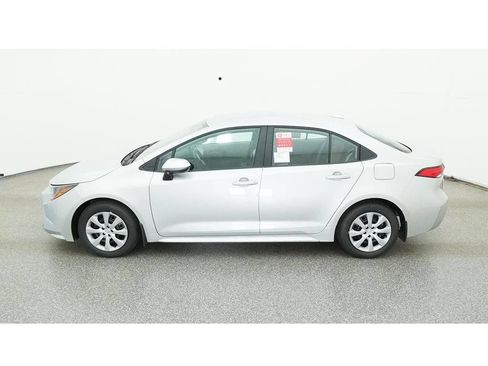 Used 2025 Toyota Corolla LE FWD image 4