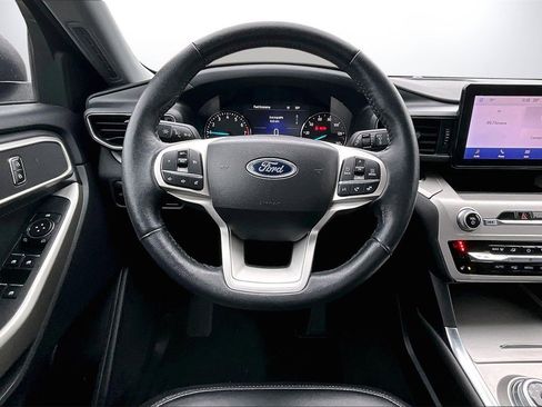 Used 2023 Ford Explorer XLT w/ Equipment Group 202A image 10