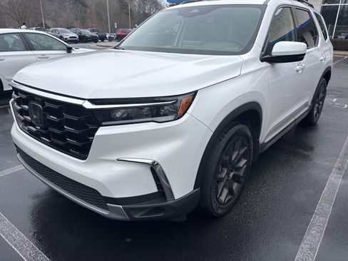 Used 2024 Honda Pilot Touring image 2