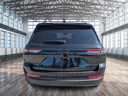 New 2025 Jeep Grand Cherokee Altitude image 5