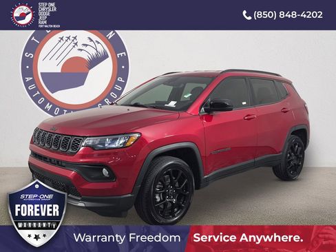 Used 2025 Jeep Compass Latitude w/ Altitude Special Edition AWD/4WD image 2