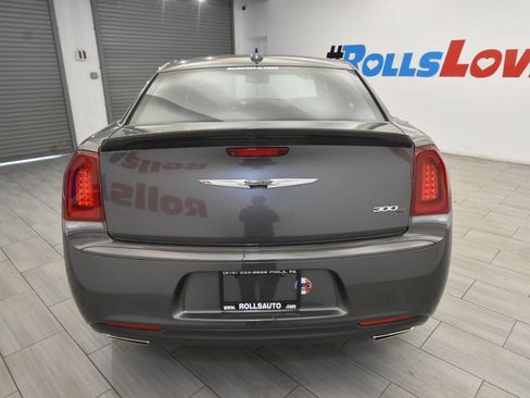 Used 2019 Chrysler 300 S w/ S Model Appearance Package image 4