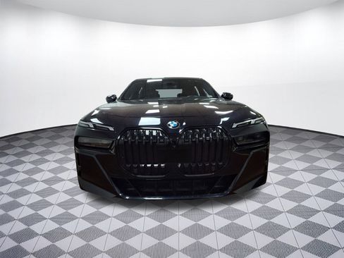 Certified 2023 BMW 760i xDrive w/ Luxury Rear Seating Package image 5