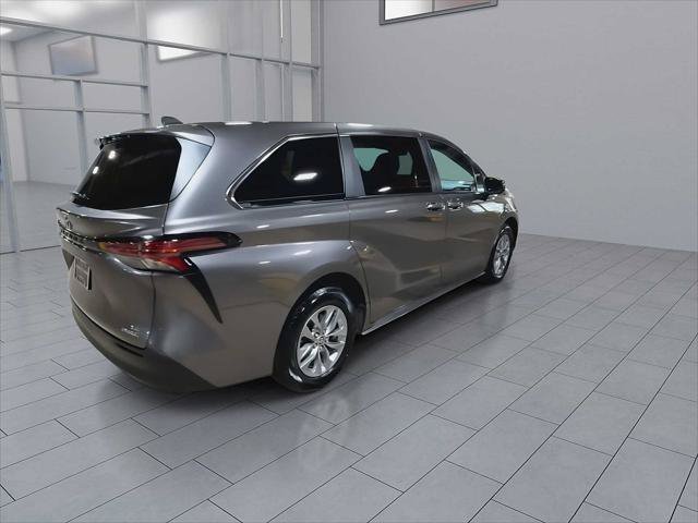 Certified 2022 Toyota Sienna LE FWD image 8