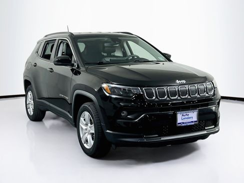 Used 2022 Jeep Compass Latitude AWD/4WD image 3
