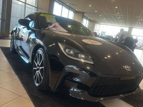 Certified 2023 Toyota GR86 w/ ALL Weather Mat Package (TMS) image 5