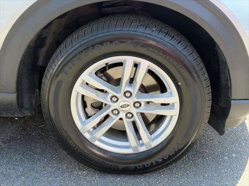 Used 2022 Ford Explorer XLT w/ Equipment Group 202A AWD/4WD image 6