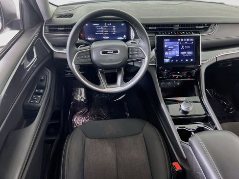 Used 2023 Jeep Grand Cherokee Laredo AWD/4WD image 20