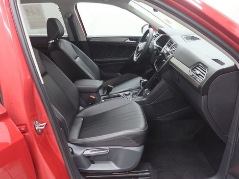 Used 2022 Volkswagen Tiguan SE AWD/4WD image 12