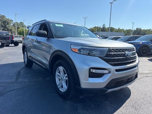 Used 2024 Ford Explorer XLT w/ Equipment Group 202A AWD/4WD image 4
