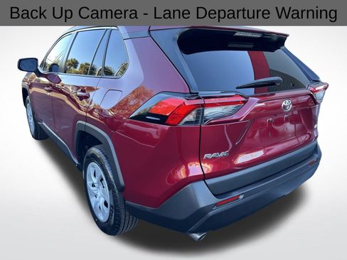 Used 2021 Toyota RAV4 LE image 7