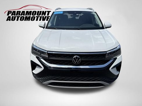 Certified 2023 Volkswagen Taos SE w/ Black Wheel Package AWD/4WD image 2